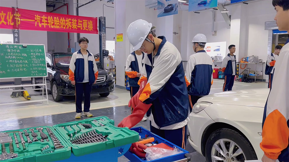 新能源汽車(chē)實(shí)訓(xùn)